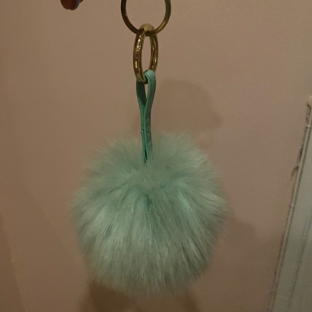 Pompom Keychain - Picture 2 of 3